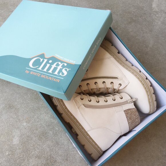 The Kelsie Lace-Up Bootie - Winter White - New In Box! - Picture 7 of 7